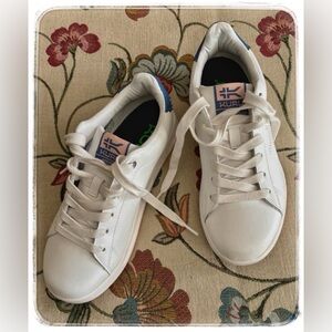 KURU Classic Roam Sneakers.